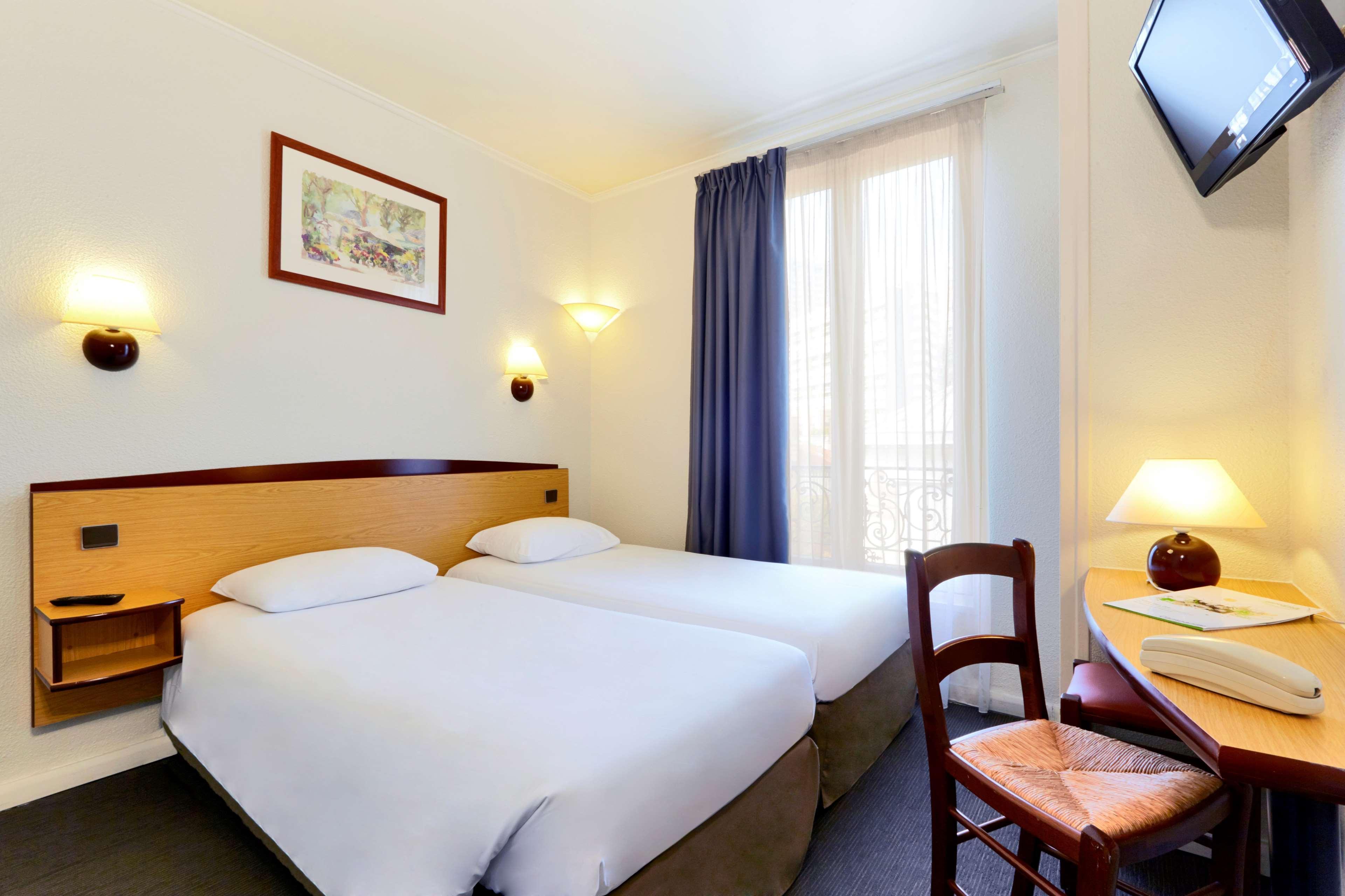 Hotel Campanile Paris Ouest - 2*
