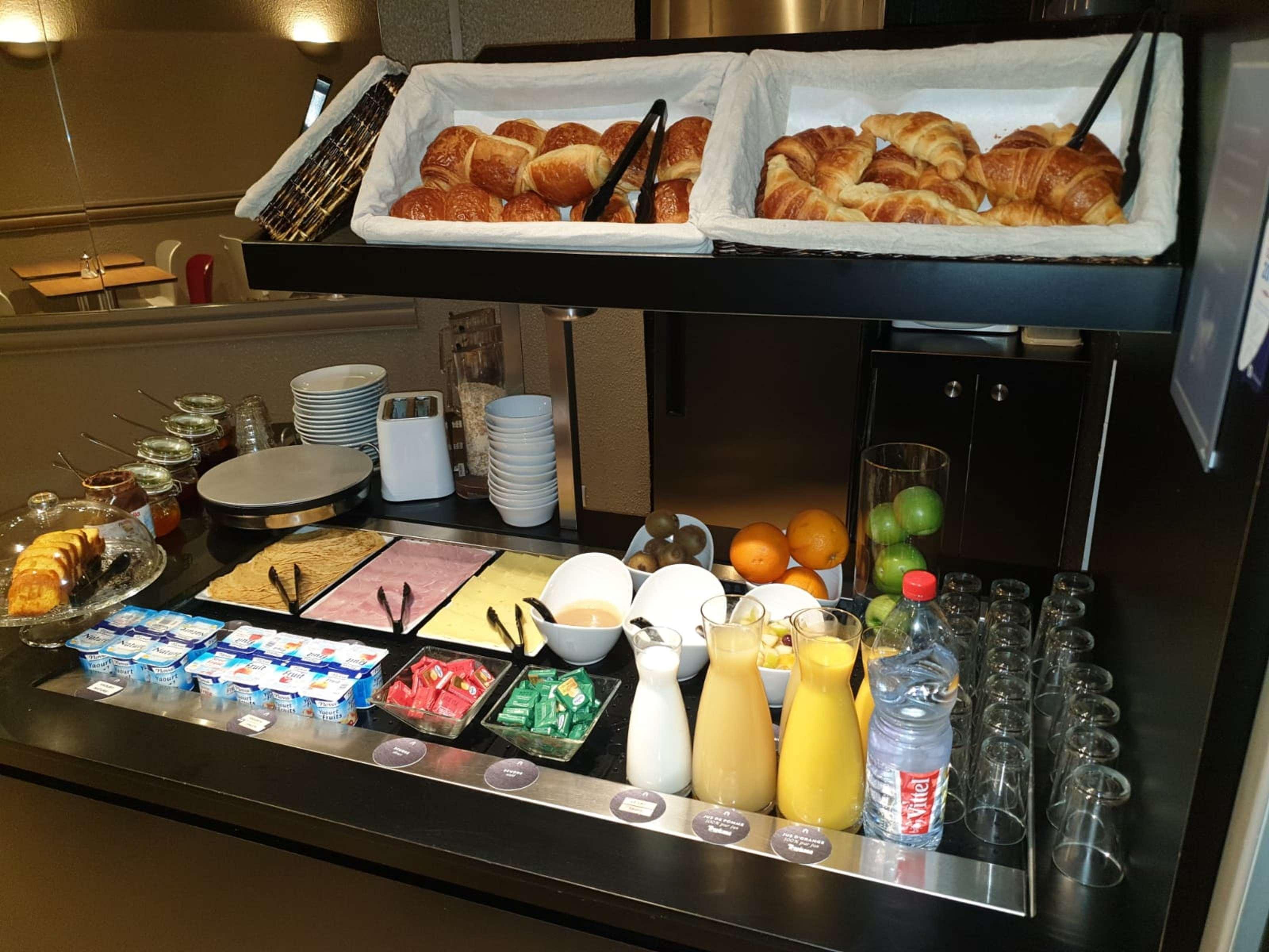 Campanile Paris Ouest - Hotel 2*