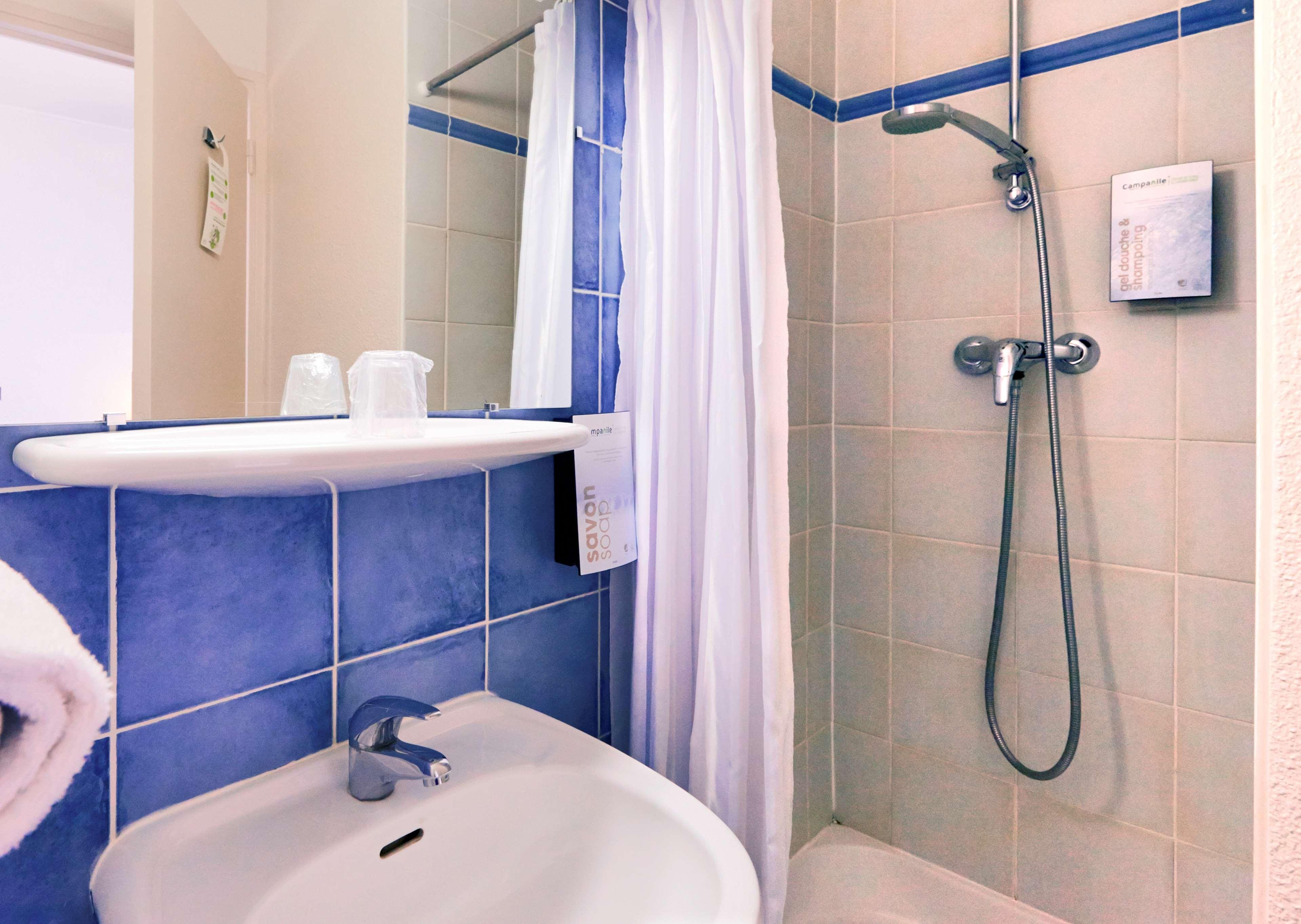 Campanile Paris Ouest - Hotel 2*