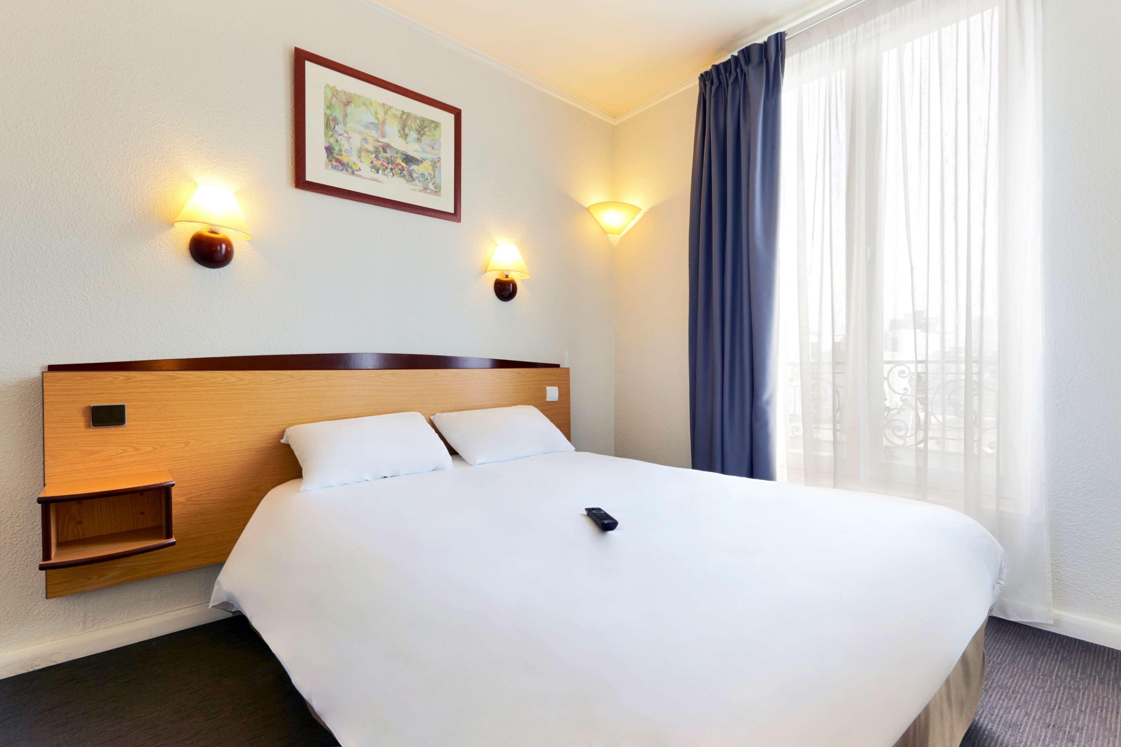 Campanile Paris Ouest - Hotel 2*