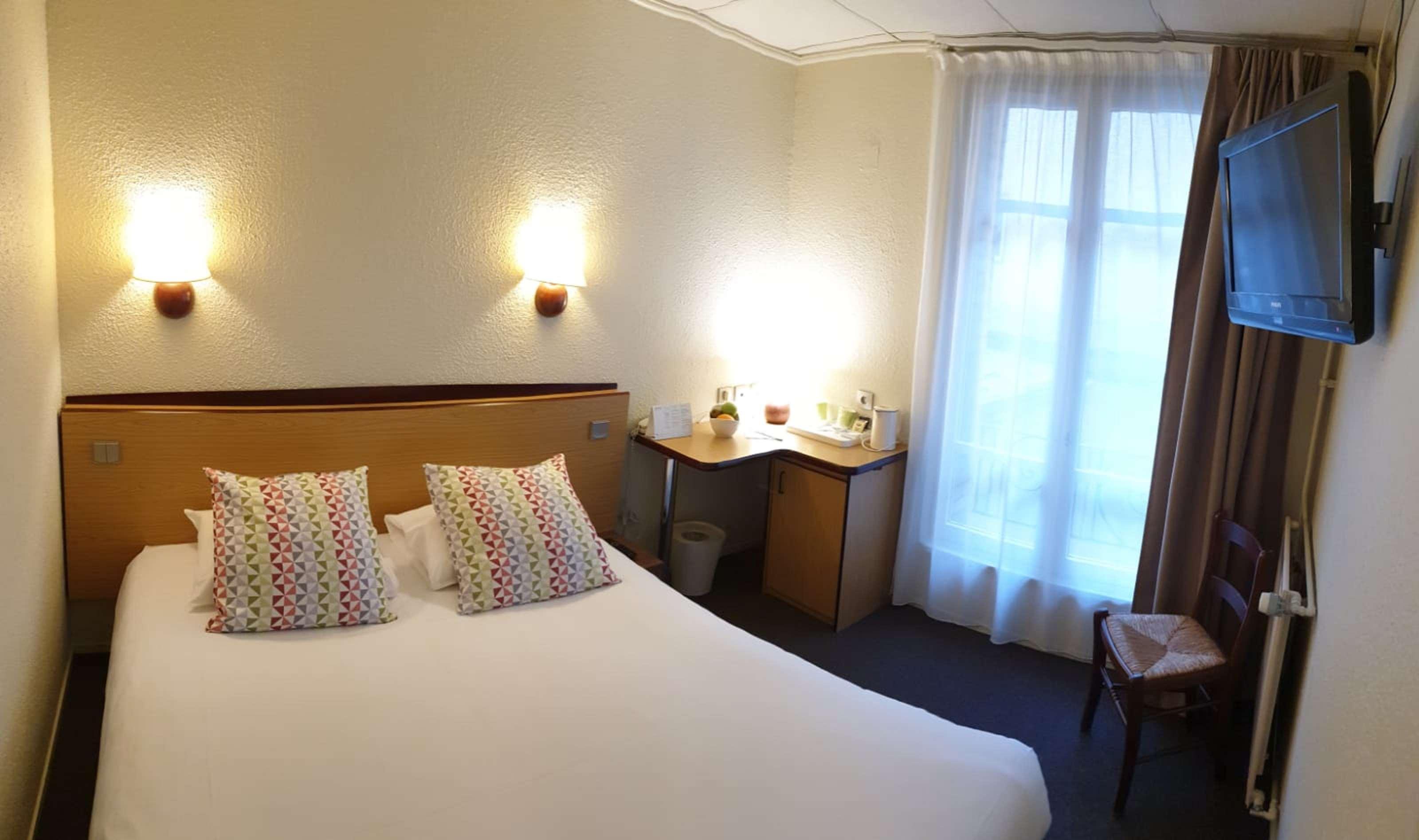 Campanile Paris Ouest - Hotel