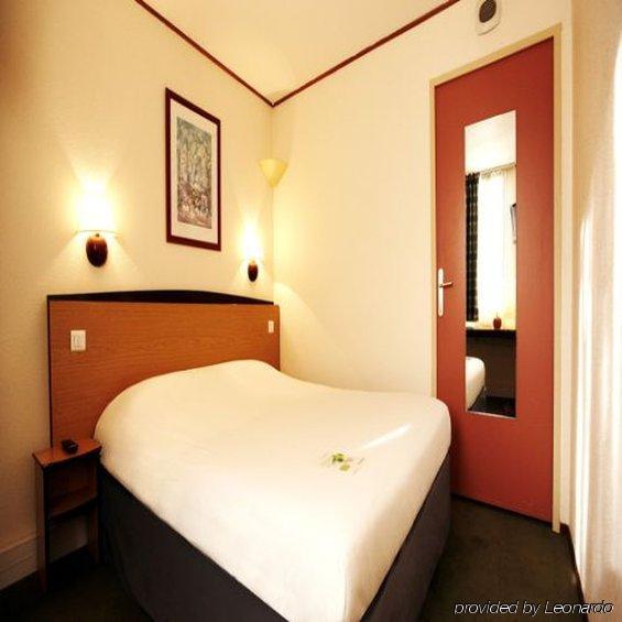 Campanile Paris Ouest - Hotel