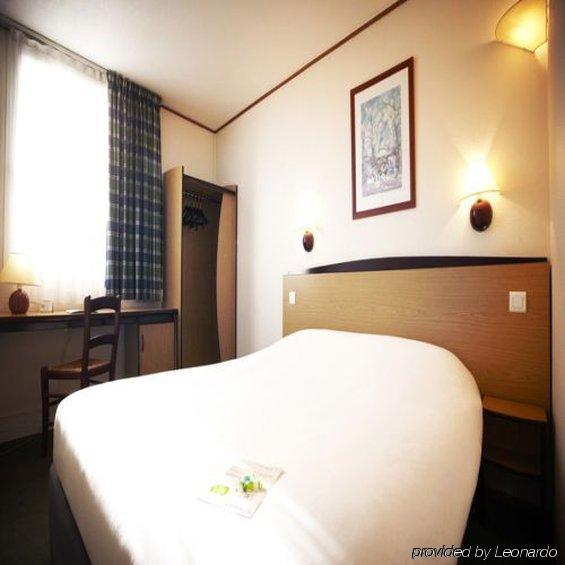 Campanile Paris Ouest - Hotel 2*