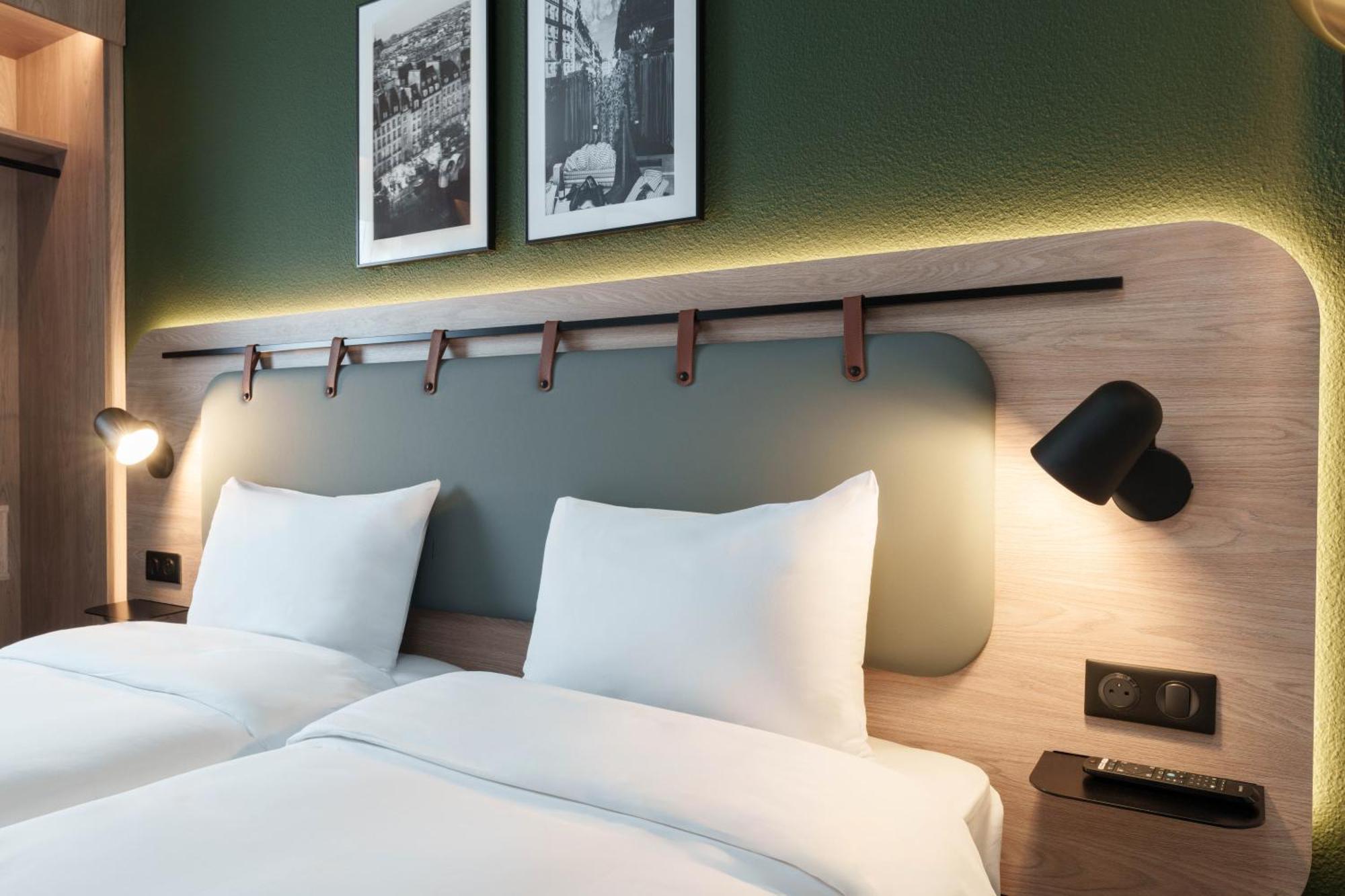 Campanile Paris Ouest - Hotel 2*