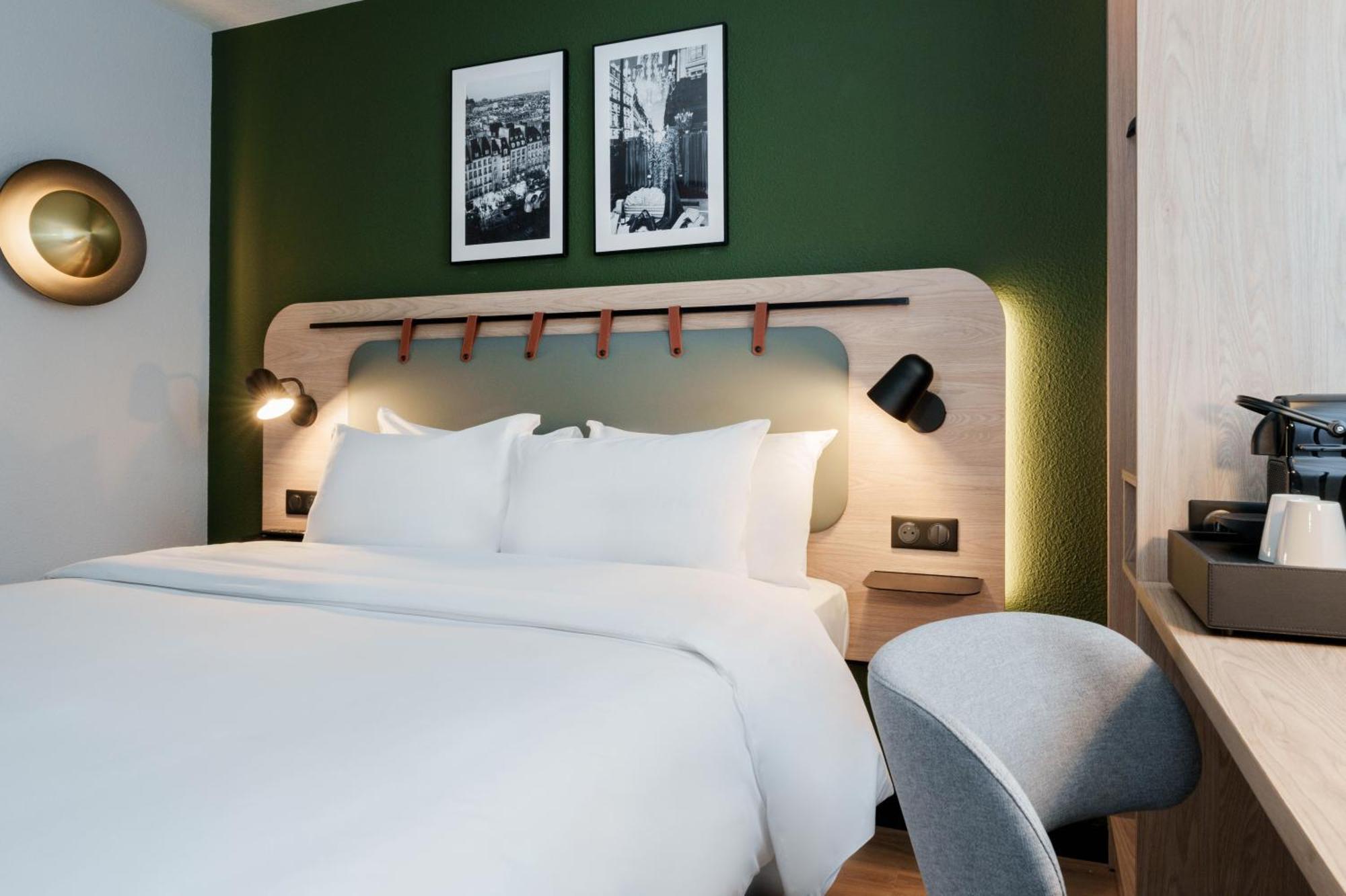 Campanile Paris Ouest - Hotel